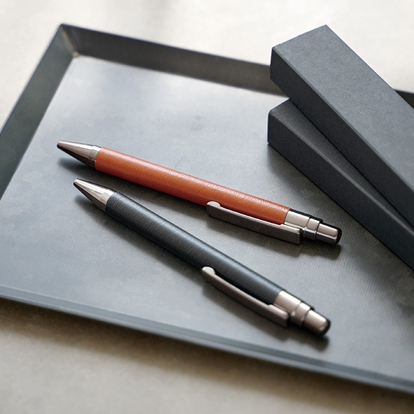 レザー調ボールペン