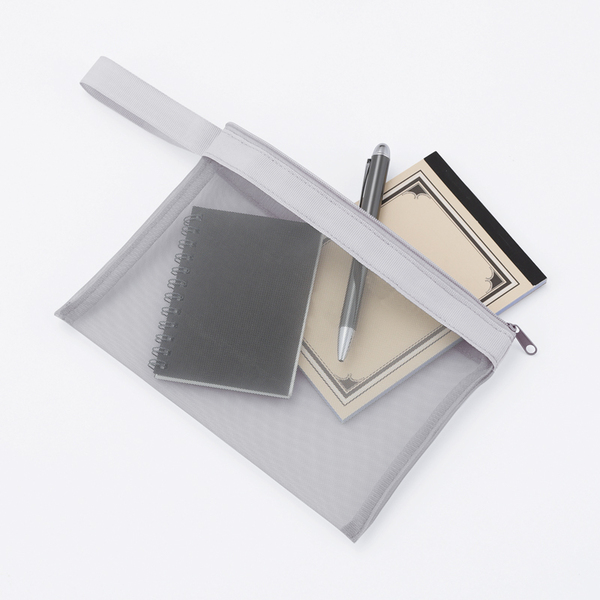 プラシャープ・ストラップ付きメッシュフラットポーチ(グレー)